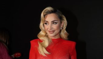 МАЈА БЕРОВИЌ ВО ТЕРЕТАНА! Пејаčката го покаžа згодното тело – атрибутите во прв план! (ФОТО)