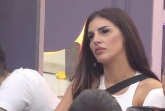 ЕНА ČОЛИЌ ПОСЛЕ ПЕЈА ФРЛИ ОКО НА МАТОРА!?! СО ОВОЈ ПОТЕГ ДОПОЛНИТЕЛНО ГИ ПОДГРЕА СОМНЕŽИТЕ, ŠОК!