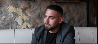 СПОРЕД ИЛИЈА МИCЕВ АНТОНИА Е НАЈУБАВА ПЕЈАČКА НА ЕСТРАДАТА?! ПОГЛЕДНЕТЕ КАКО ЗГОДНИОТ МУЗИČАР ГИ РАНГИРАŠЕ МАКЕДОНСКИТЕ ПЕЈАČКИ ПО УБАВИНА! (ВИДЕО)