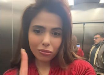 ТЕОДОРА МАРТИНОСКА И ДУШАН ЗАГЛАВЕНИ ВО ЛИФТ… ЕВЕ ШТО ПРАВИ ТЕОДОРА СО ГЛАВНИОТ АТРИБУТ ДОДЕКА ДУШАН Ѝ ПЕЕ „ЌЕ ТИ ДОЈДАМ ВЕЧЕР!“ (ВИДЕО)