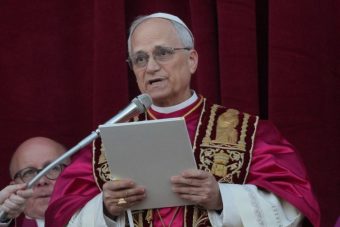 „МИР СО СИТЕ ВАС!“ Новиот папа Лав му се обрати на светот од балконот на Сикстинската капела!