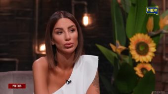 АЛЕКСАНДРА НИКОЛИЌ ГО ПРИКАЖА НОВИОТ ДЕЧКО: Ужива во љубовта додека го љуби страстно! (ФОТО)