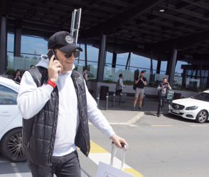 ПЕЈОВИЌ СЕ КЕЗИ ПО ПРОПАДНАТИТЕ НАСТАПИ?! НЕВИДЕН ПОРАЗ И БЛАМ! (ФОТО)