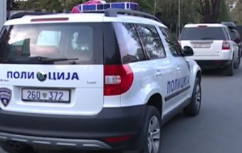 Семејна драма во Струмичко: Зетот се развилнел – ја нападнал тешта и партнерка во семејниот двор!