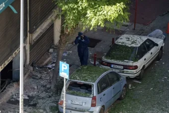 БОМБА ЕКСПЛОДИРА ВО РАCЕТЕ НА ŽЕНА ПРЕД БАНКА ВО СОЛУН!