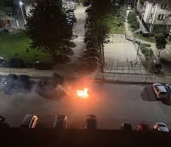 Автомобил на политичар запален на паркинг во Битола!