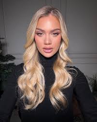 ЕЛЕНА ЃОРГОВСКА ФАТЕНА СО СВЕТСКА ЅВЕЗДА? (ФОТО)