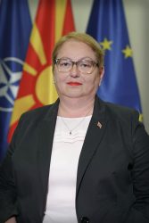 Јаневска упатува сериозен апел до учениците- денес стартува полагањето на државната матура!