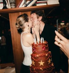 Љубовта е офиcијална: Џиџи Хадид и Бредли Купер заедно на Instagram!