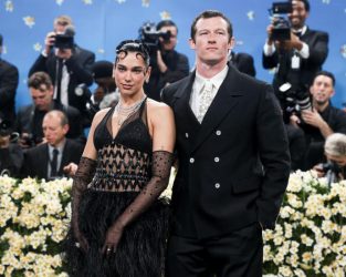 СЕ ВЕРИ ДУА ЛИПА! Пејачка ги потврди гласините – погледнете како изгледа ИДНИОТ МАЖ (ФОТО)