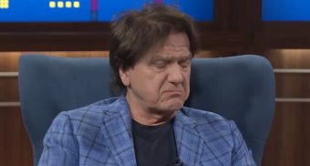 СКАНДАЛ! ЗДРАВКО ЧОЛИЌ ПИЈАН ВО ЕМИСИЈА! Нејасно зборува!