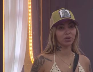 АНЕЛИ ПОБАРА ИТНА МЕДИЦИНСКА ПОМОШ! Нејзиниот нов потег ГИ ШОКИРАШЕ СИТЕ, ги моли фановите за САМО ЕДНО