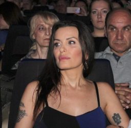 ЌЕРКАТА НА ВЕРИЦА РАКОЧЕВИЌ ЖИВЕЕЛА НА РАБ НА СИРОМАШТИЈАТА! Денес ужива во луксуз што малкумина го имаат!