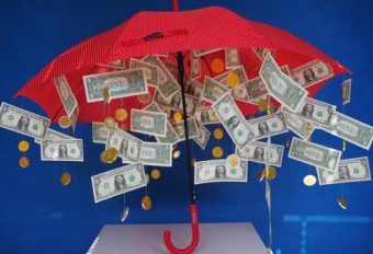 ЕВЕ КАКО ХОРОСКОПСКИТЕ ЗНАЦИ РАКУВААТ СО ПАРИТЕ!