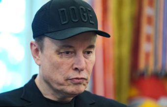 ДОЈДЕ ЛИ ДО ТЕПАЧКА ВО БЕЛАТА КУЌА?! Илон Маск доби МОДРИЦА НА ОКОТО, скандал ОД СВЕТСКИ РАЗМЕРИ!