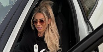 НЕ ЈА ПРЕПОЗНАВМЕ МАРИЈА ЛУИСА! ПОЗНАТАТА ПЕЈАЧКА ГО ПОКАЖА СВОЕТО НАЈЕМОТИВНО ЛИЦЕ – ЌЕ ВИ СЕ НАЕЖИ КОЖАТА КОГА ЌЕ ЈА ВИДИТЕ СО МАЈКА Ѝ!