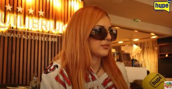 РОДЕНДЕН СО ПЛАНЕТАРНИ РАЗМЕРИ: ТЕА ТРАЈКОВСКА РОДЕНДЕНСКИ БЛЕСКА КАКО ВЕНЕРА, СО ЖЕЛБИ ГОЛЕМИ КОЛКУ ЈУПИТЕР! СРЕЌЕН РОДЕНДЕН ТЕА! (ВИДЕО)