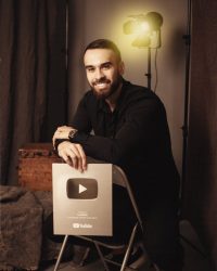 Лазаров слави 5 години со спектакл: Гала вечер, ѕвезди на сцена и стан како подарок!