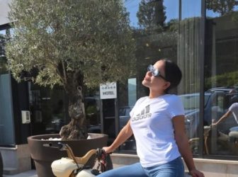 И ОВАА ПЕЈАЧКА СЕ РАЗИДЕ СО ГРАНД ПРОДУКЦИЈАТА! Бродот сѐ повеќе тоне: „МОЕТО ЛИЦЕ Е ЧИСТО!“