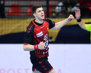 ДАРКО ЃУКИЌ СЕ ВРАЌА ВО МАКЕДОНИЈА: ЌЕ ГО НОСИ ДРЕСОТ НА ОХРИД!