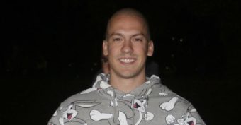 ПОМИРУВАЊЕ НА ВИДИК? БАКА ПРАСЕ ДОНЕСЕ ВАЖНА ОДЛУКА – САКА ДА  ДАДЕ УШТЕ ЕДНА ШАНСА НА НИВНИОТ ОДНОС! (ФОТО)