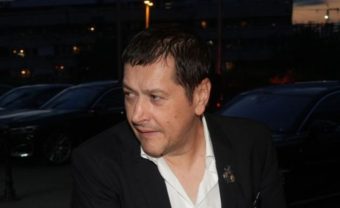 ДВОЕН ЖИВОТ И РАЗОТКРИВАЊЕ! Ацо Пејовиќ ЈА ПРИЗНА ПРЕЉУБАТА ПРЕД КАМЕРИ – ЈАВНОСТА ЗГРОЖЕНА: „СЕ ПРЕТСТАВУВА КАКО СЕМЕЕН ЧОВЕК, А СО ГОДИНИ ЈА ИЗНЕВЕРУВА СОПРУГАТА!“