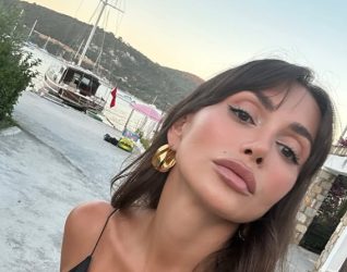 ЕМИНА ЈАХОВИЌ ШОКИРАШЕ СО ИЗГЛЕДОТ! ГО ПОКАЖА ТЕЛОТО ПОСЛЕ ТРЕНИНГ, БЕЗ ШМИНКА, БЕЗ СРАМ! (ФОТО)