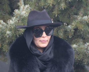 Се појави фотографија од Светлана Ражнатовиќ на надгробен споменик: Сите гледаат во ГОДИНАТА НА СМРТТА! (ВИДЕО)