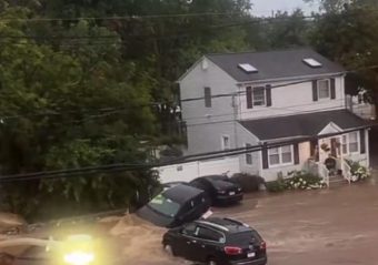 Невреме го во североистокот на САД: Поплави во Њујорк, Њу Џерси под вонредна состојба!