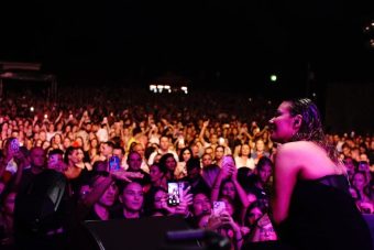 СПЕКТАКЛ ЗА ПАМЕТЕЊЕ: Ана Николиќ ГО „ЗАПАЛИ“ КАСТЕЛ – Бања Лука ги пееше во еден глас сите хитови!