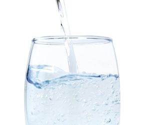 ПРЕД ДА ЈА ИСПИЕТЕ ВОДАТА, СТАВЕТЕ ГО ОВОЈ ОВОШЕН ПЛОД ВО ЧАШАТА! Добро за сите годишни времиња!