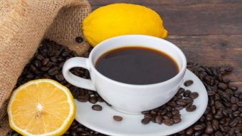 Топло или ладно кафе – што е подобро за желудникот и расположението?