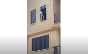 ДРАМА ВО ТЕТОВО: ДЕВОЈКА СЕ ОБИДЕ ДА СКОКНЕ ОД ПРОЗОРЕЦ НА МОТЕЛ – ПОЛИЦИЈАТА ЈА СПРЕЧИ ВО ПОСЛЕДЕН МОМЕНТ! (ВИДЕО)