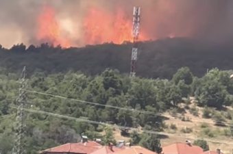 ГРАДОНАЧАЛНИКОТ НА КРИВА ПАЛАНКА СО ИТЕН АПЕЛ! ТРИ ГОЛЕМИ ПОЖАРИ СЕ ПРОШИРУВААТ СО ОГРОМНА БРЗИНА! (ВИДЕО)