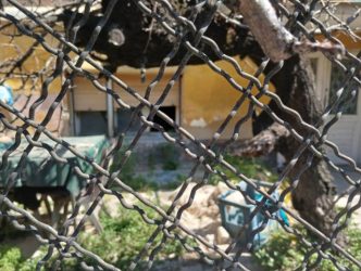 ТРОЈЦА МРТВИ, МЕЃУ НИВ И ДЕТЕ! ДЕТАЛИ ОД КРВАВАТА ДРАМА ВО ПРИЛЕП: УБИЕЦОТ ФРЛИЛ БОМБА ВРЗ ПОЛИЦАЈЦИ, ПОТОА ОТВОРИЛ ОГАН!