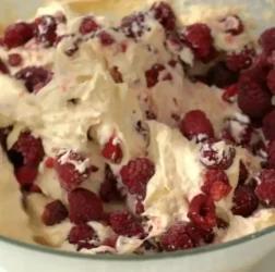 Сочен и вкусен колач што сите ќе го обожаваат!