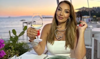 ПОГЛЕДНЕТЕ ГИ САНДАЛИТЕ НА ЛИЛА ОД 660 ЕВРА: Султанка во Истанбул!