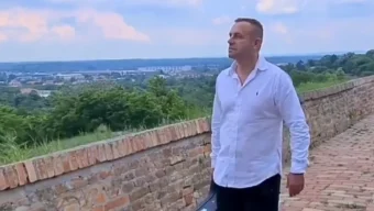 ЈА ИЗНЕВЕРИ ЖЕНАТА, ПА ЈА ЗАПРОСИ ЉУБОВНИЦАТА! Сè се случи пред камери, а по скандалот ѝ се врати на сопругата!