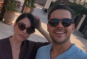 МИЛОШ БИКОВИЌ УЖИВА СО ИВАНА НА КИПАР: „ГО ДРЖАМ ЛЕТОТО ЗА РАКАВ, НЕ МУ ДОЗВОЛУВАМ ДА СИ ОДИ!“