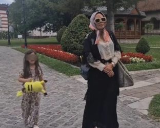 АНА НИКОЛИЌ СПОДЕЛИ ТРОГАТЕЛНИ МОМЕНТИ СО ЌЕРКАТА ОД МАНАСТИР! ПОФАЛНИ КОМЕНТАРИ ДОАЃААТ ОД СИТЕ СТРАНИ!