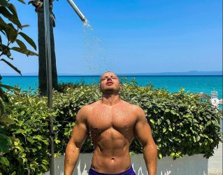 СТЕФАН СТЕФАНОВСКИ СЕ ПРЕТВОРИ ВО ЖЕНА (ФОТО)