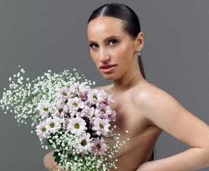 РУСИНКА СИ ЈА СКРШИ КИЧМАТА ДОДЕКА ГО ИЗВЕДУВАШЕ ПРЕДИЗВОКОТ НА НИКИ МИНАЖ – БИЗАРЕН ТРЕНД ГО ЗАФАЌА СВЕТОТ! (ВИДЕО)