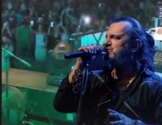 НЕЗАБОРАВНА НОЌ ВО ХЕРЦЕГ НОВИ! Аца Лукас ја разгоре атмосферата – Ла Бамба преполна (ВИДЕО)