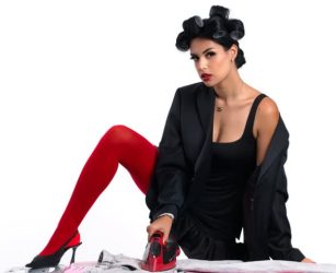 НЕВЕРОЈАТНО! ОВАА МЛАДА МАЈКА ПОКАЖА ШТО ЗНАЧИ ДА СИ ВИСТИНСКА МУЛТИТАСКИНГ ЖЕНА! (ФОТО)