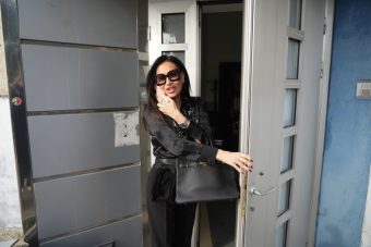 Куќичка на Цеца продолжува да смрди?! Соседите се бесни и понатаму: „Шумот можеме да го преживееме, но смрдеата никако“!