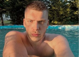 МАРИО Арангеловски СЕ СОБЛЕЧЕ ВО КУЈНА! Една банана и две јајца… Егзотика во новиот стан? Од задникот останувате без здив! (ФОТО 18+)