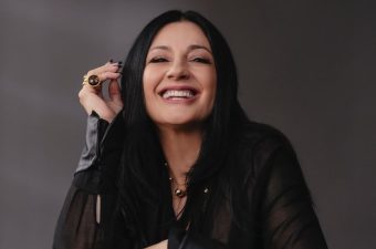 ДИВАТА КАЛИОПИ ПЕЕШЕ НА СВАДБА КАЈ ВНУКОТ: „СРЕЌНО ВНУЧКО МОЈ!“