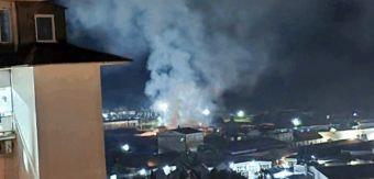 ВО ВЕЛЕС ГОРЕШЕ ФАБРИКА ДО РАНИТЕ УТРИНИСКИ ЧАСОВИ – СÈ УШТЕ СЕ ЧАДИ, СЛУЖБИТЕ НА ТЕРЕН!