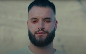 НУЧИ ОТКРИ КОЈА МУ БИЛА ПРВА ЉУБОВ – ЈА БАКНАЛ НА 4 ГОДИНИ, А БАБА МУ ГО ФОТОГРАФИРАЛА!