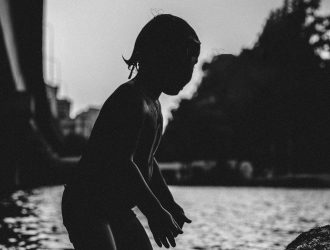 ВО СКОПЈЕ УАПСЕН 27-ГОДИШНИК ПОД СОМНЕЖ ЗА ПРОИЗВОДСТВО И ШИРЕЊЕ НА ДЕТСКА П*РНОГРАФИЈА!